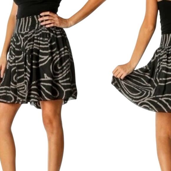 Banana Republic Black Silk Skirt Womens Size 4 Lined Mini Feminine Flowy Flirty - Picture 8 of 8